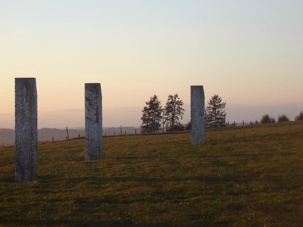 Le monument Europalia au coucher du soleil.